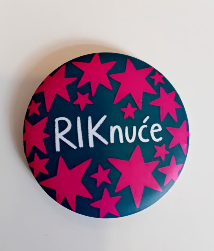 bedž riknuće 